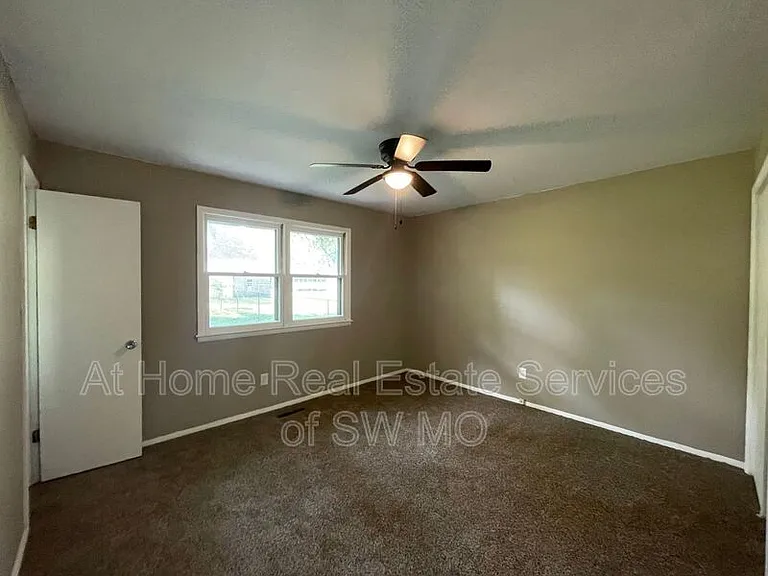 1236 W Winkler St — Photo 10