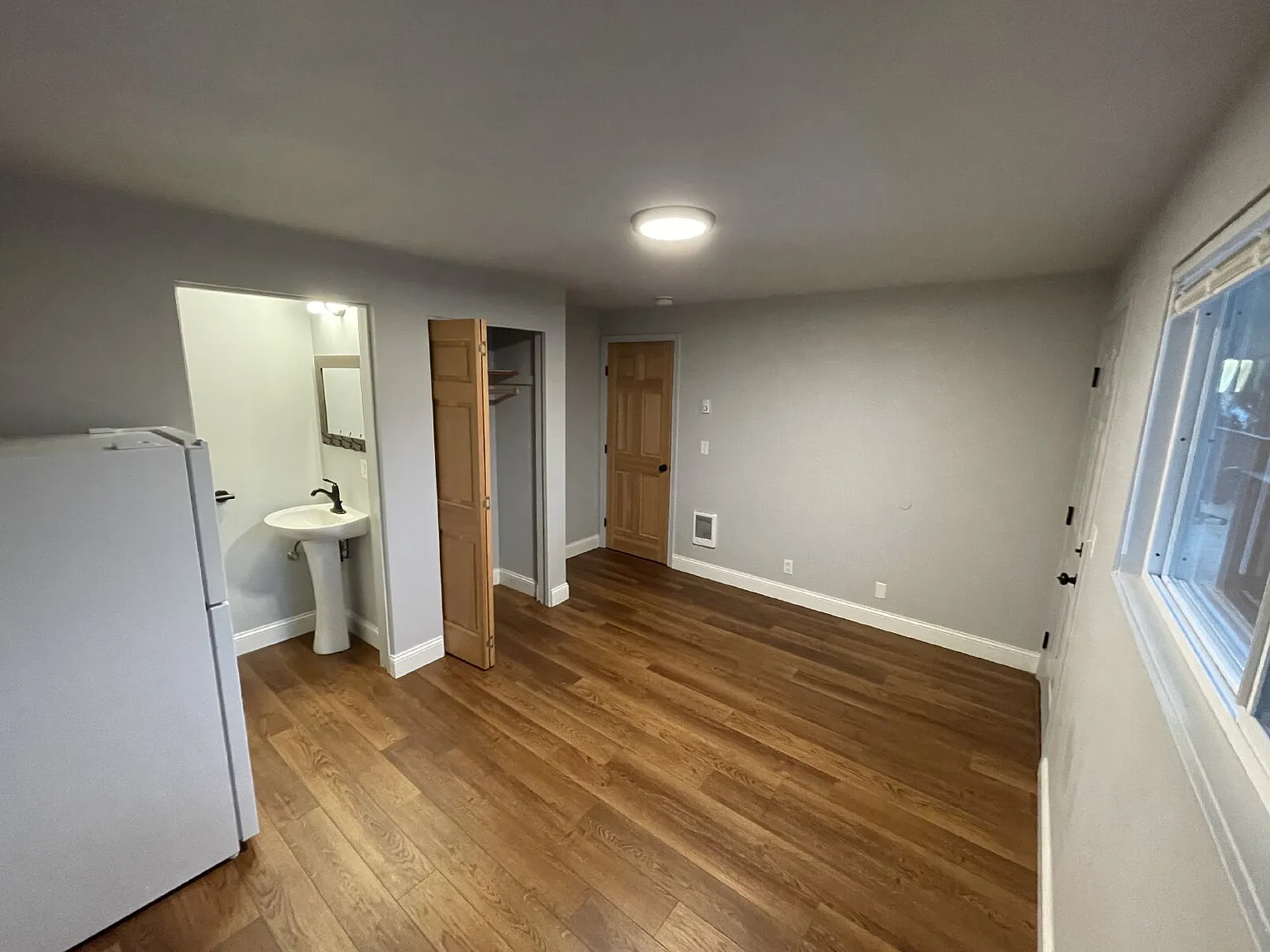 1 bed, 1.0 bath, $725 — Photo 3