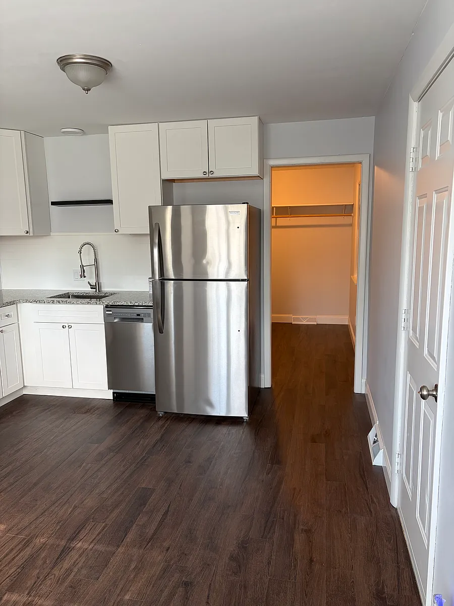 Building Photo - 1137 Sweeney St #1/2