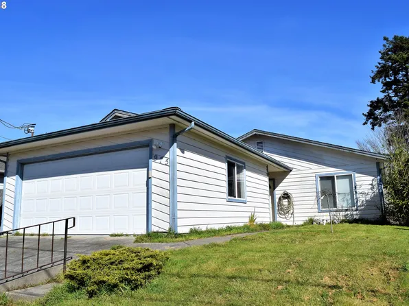 975 Augustine Ave, Coos Bay, OR 97420