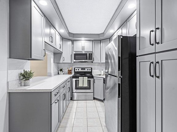 3rd image of 13750 Oneida Drive #B1
