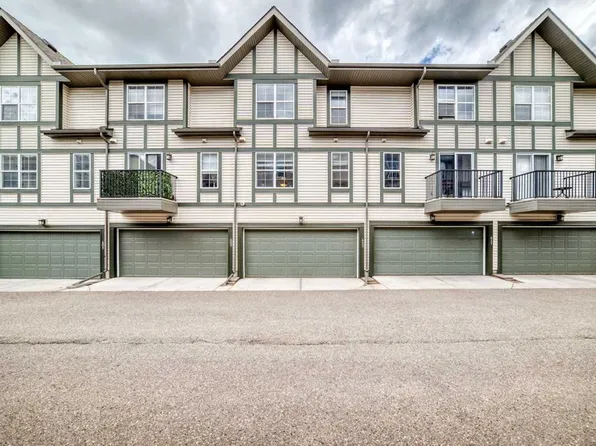 413 Cranford Ct W, Calgary, AB T3M 0W1