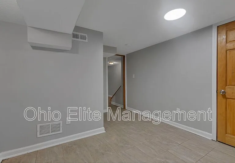 2023 Sullivant Ave — Photo 28