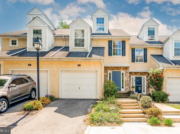 802 Coventry Pointe Ln, Pottstown, PA 19465