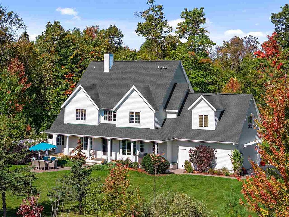 12066 Country Club Dr, Charlevoix, MI 49720 MLS 472414 Zillow