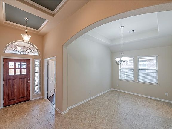 5th image of 4227 Fenetre Forest St