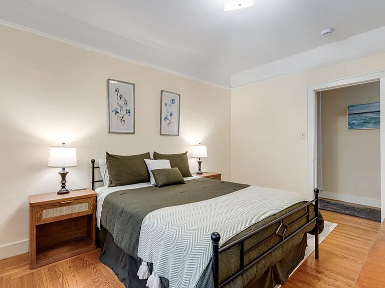 742 Austin Ave — Photo 14