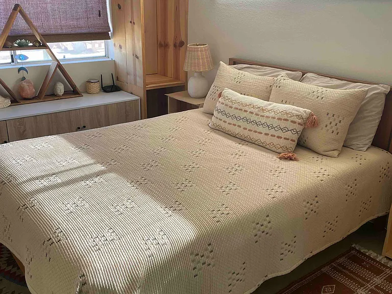 Queen bed