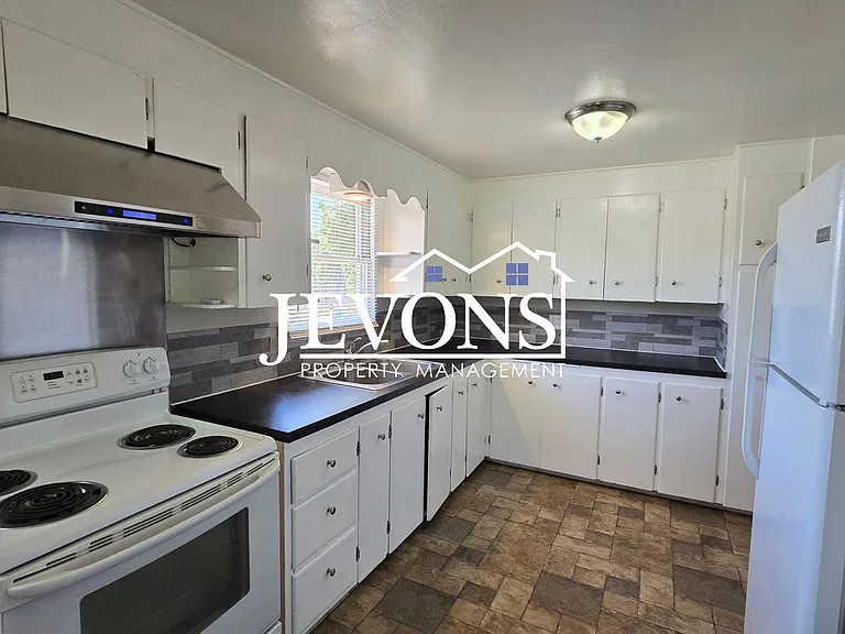 708 W Home Ave #3 — Photo 1
