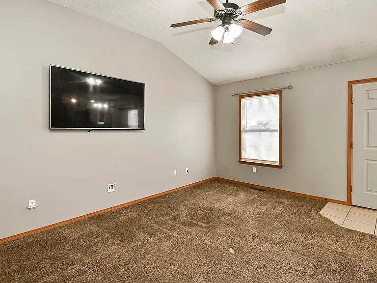 734 Logan St — Photo 8