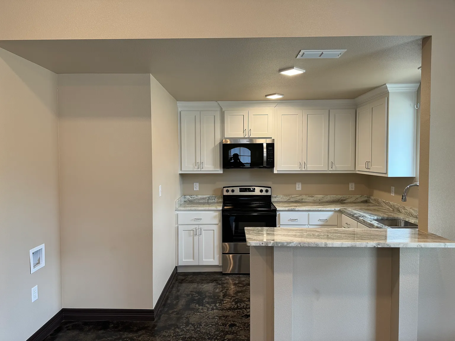 3 bed, 1100 sqft, $1,500 — Photo 3