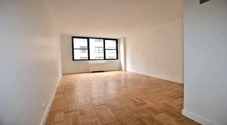 Rented by Manhattan Realty Group | media 4