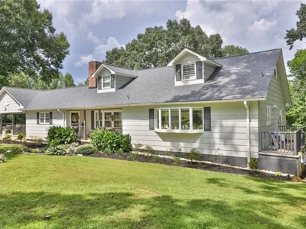 1725 Fred Hinshaw Rd, Yadkinville, NC 27055
