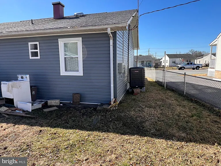 1325 Fuselage Ave — Photo 10
