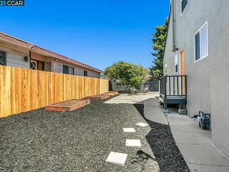 718 39th St — Photo 27