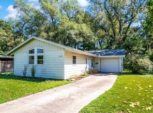 2828 N Harper Ter, Peoria, IL 61604
