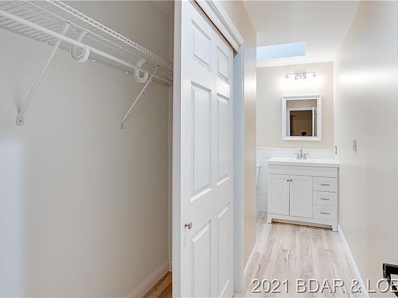 4th image of 2441 Mohawk Ln