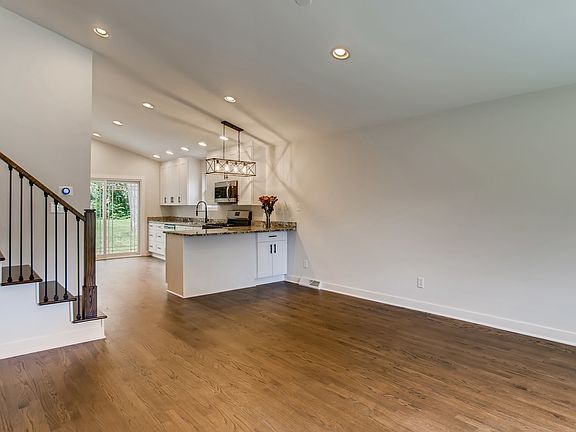 3rd image of 1N600 Park Blvd
