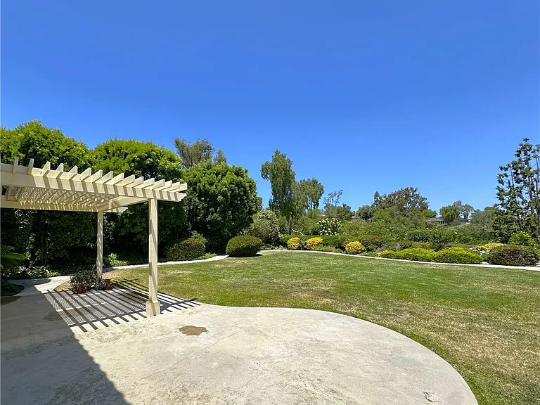 26543 Academy Dr — Photo 43