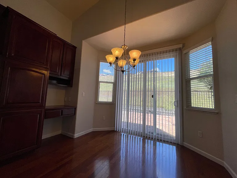 444 Lone Spur Dr — Photo 3