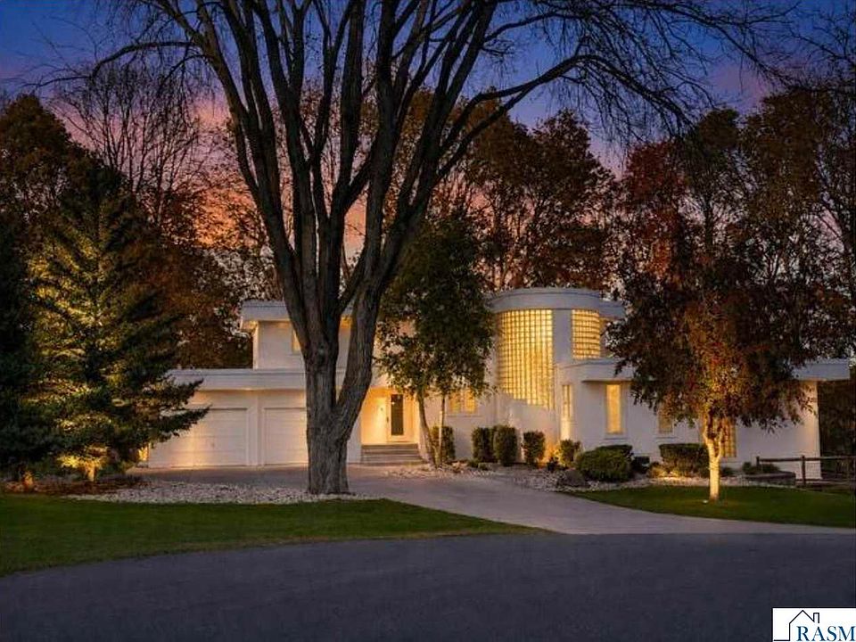 1st image of 317 Meadow Woods Dr