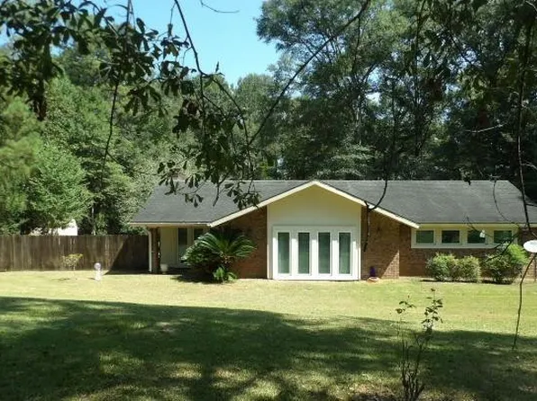 3149 McComb Holmesville Rd, McComb, MS 39648