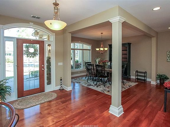3rd image of 8 Cherry Hill Ln