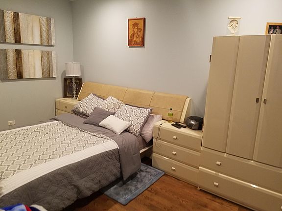3rd image of 3055 N Milwaukee Ave #1