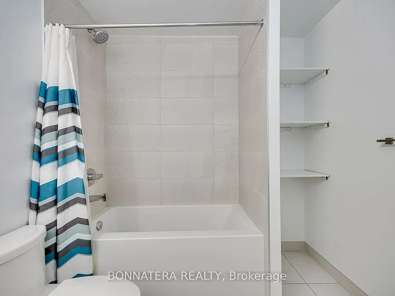 5105 Hurontario St #408 — Photo 34