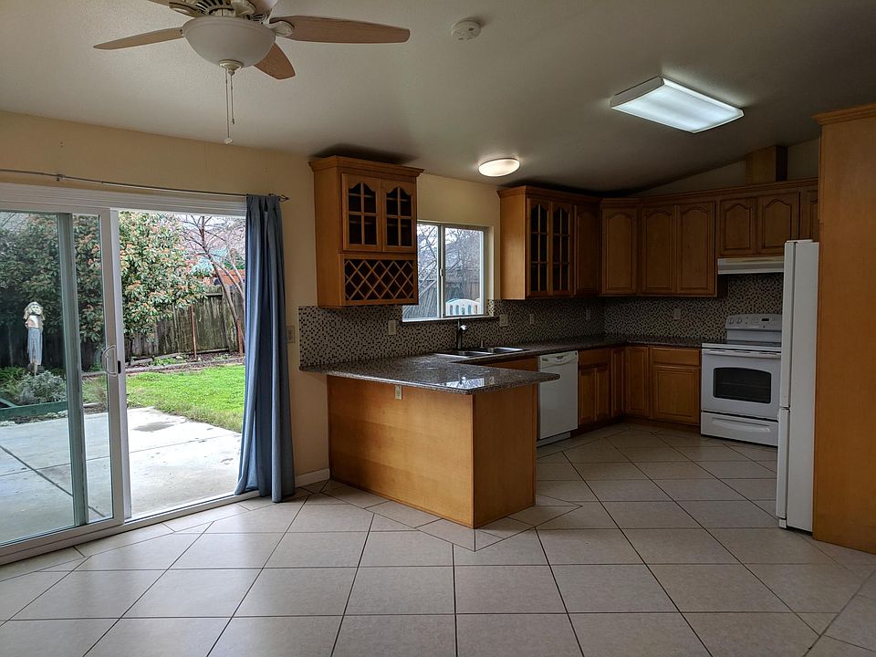 2nd image of 1765 Franck Ave