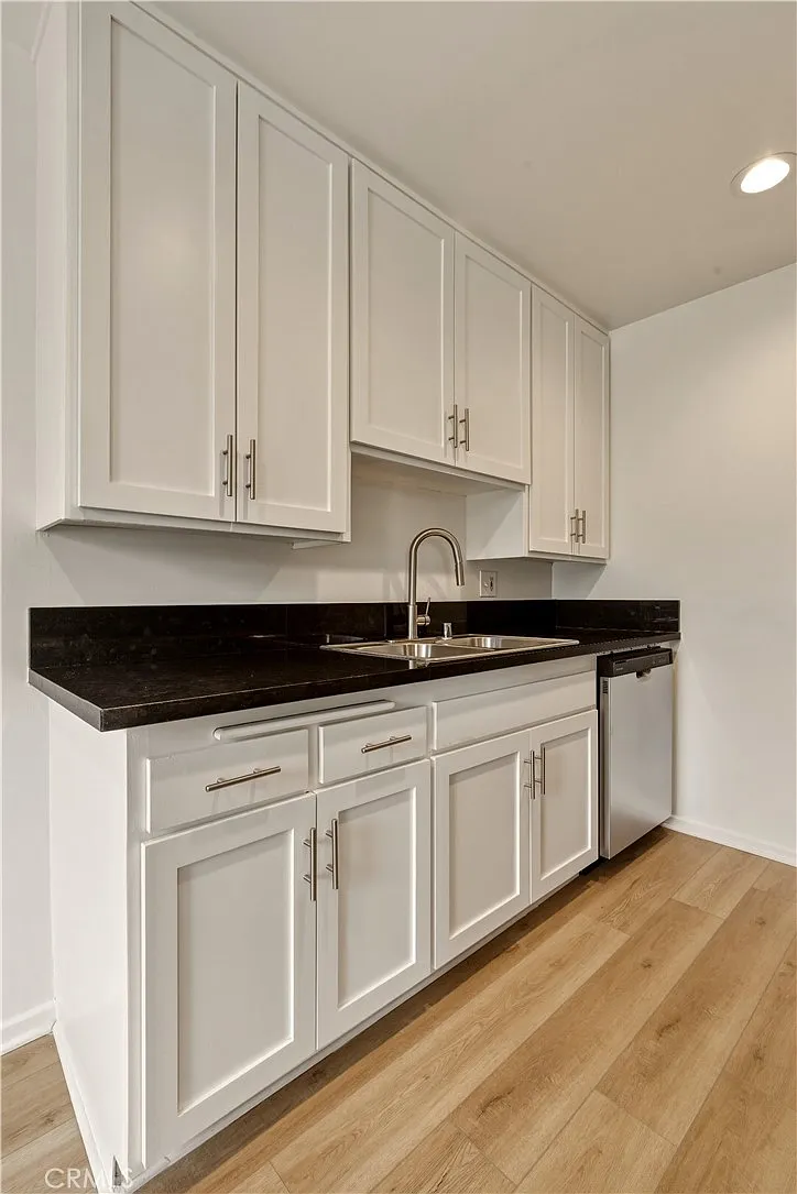 1 bed, 850 sqft, $1,795 — Photo 2