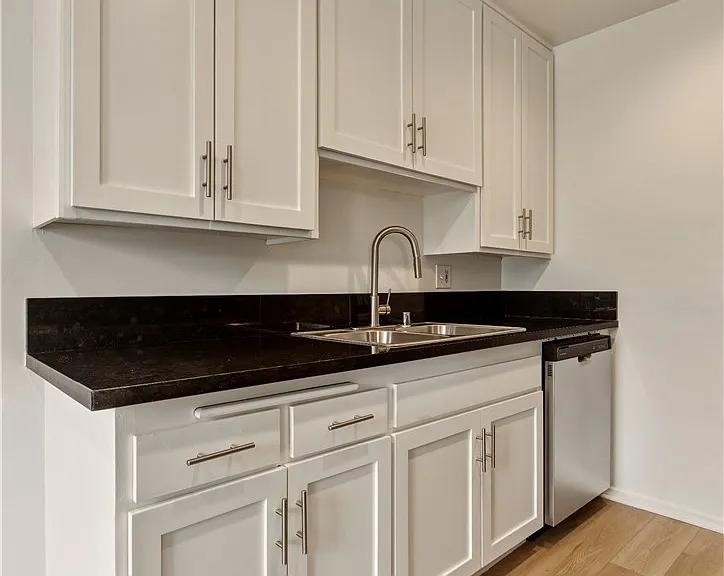 6140 Whitsett Ave #6 — Photo 2