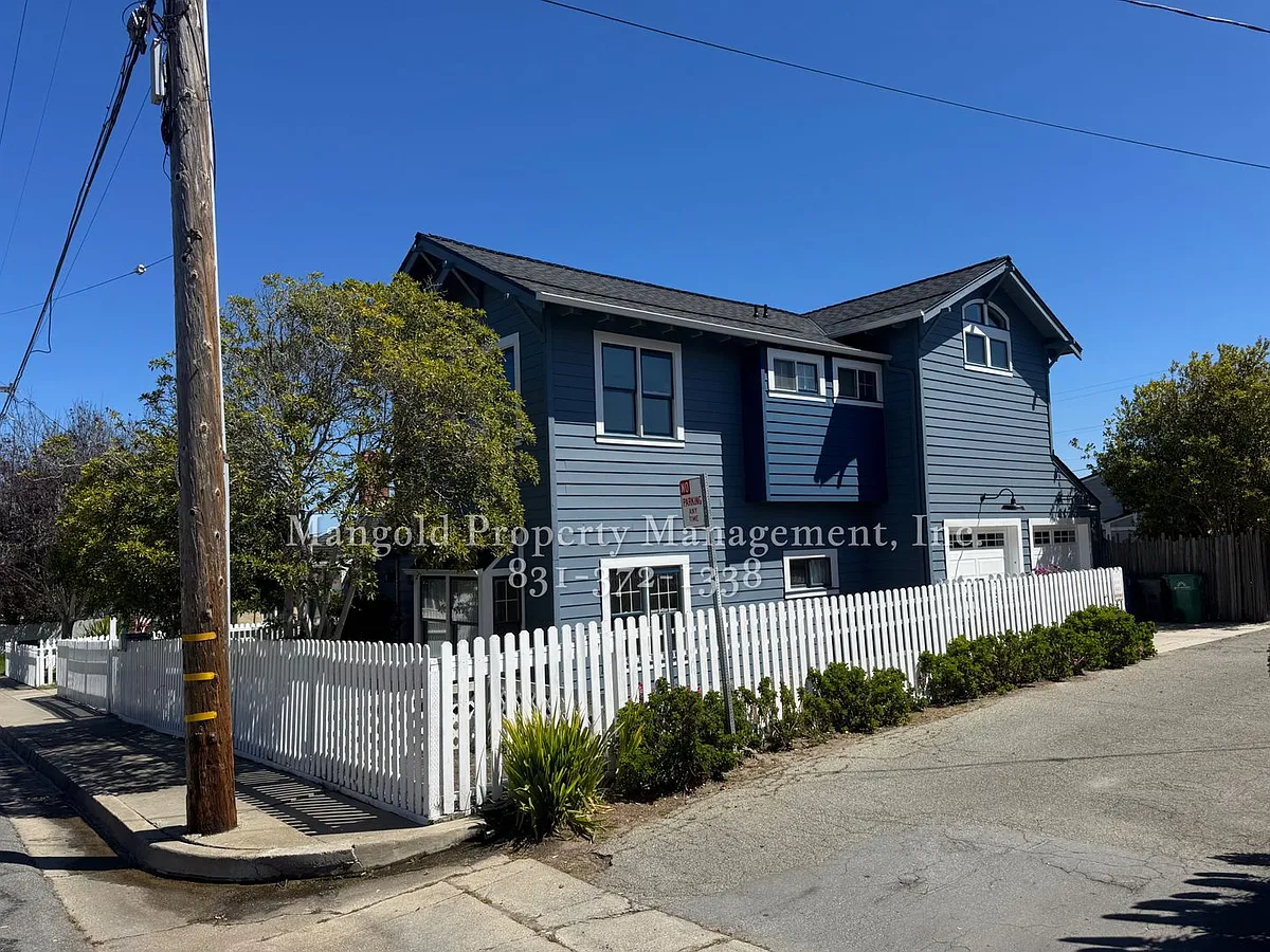 Building Photo - 143 11th St