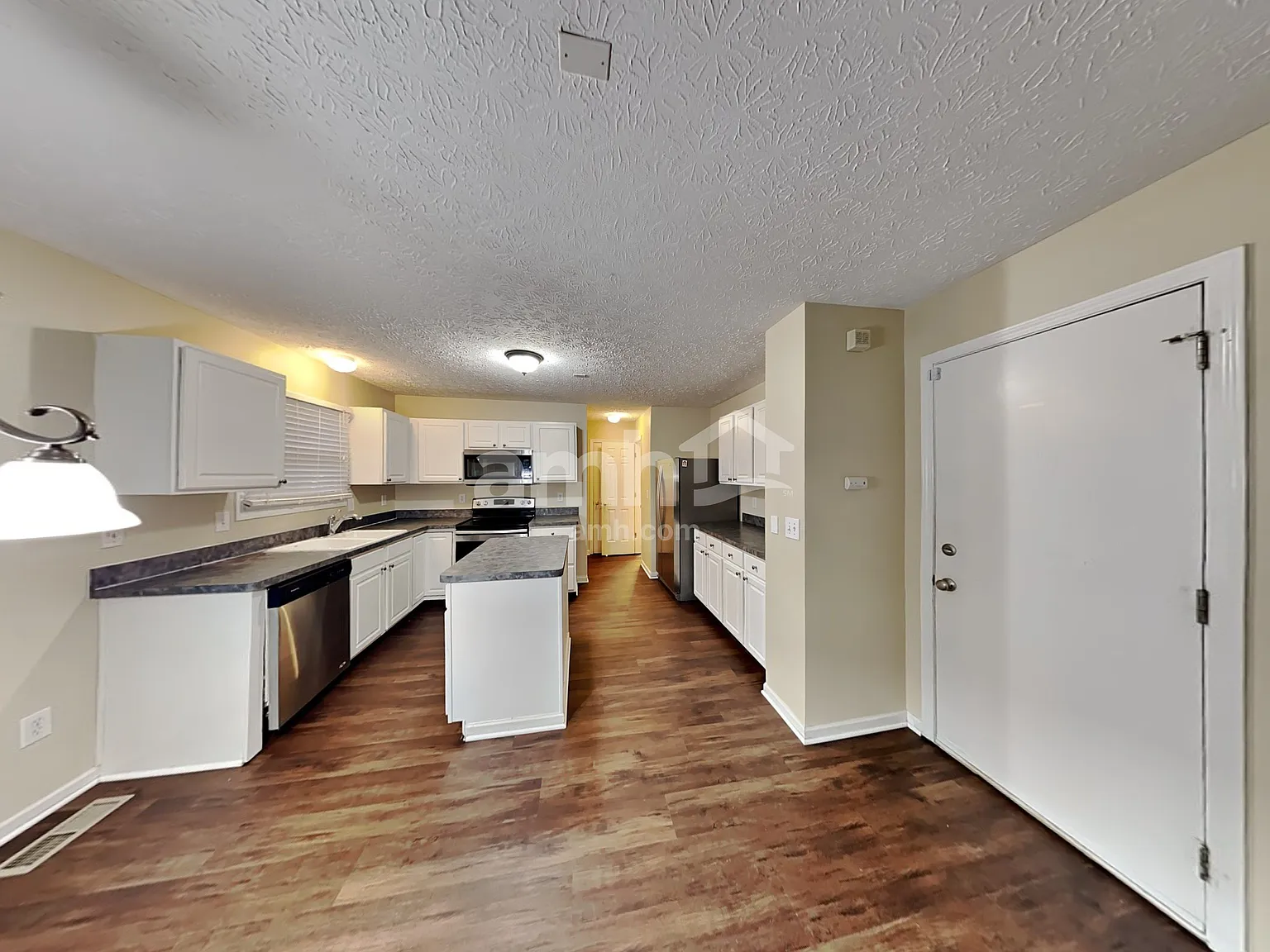 3 bed, 2.5 bath, 1856 sqft, $2,610 — Photo 4