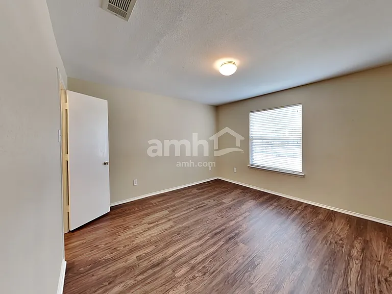 2124 Van Zandt Dr — Photo 13