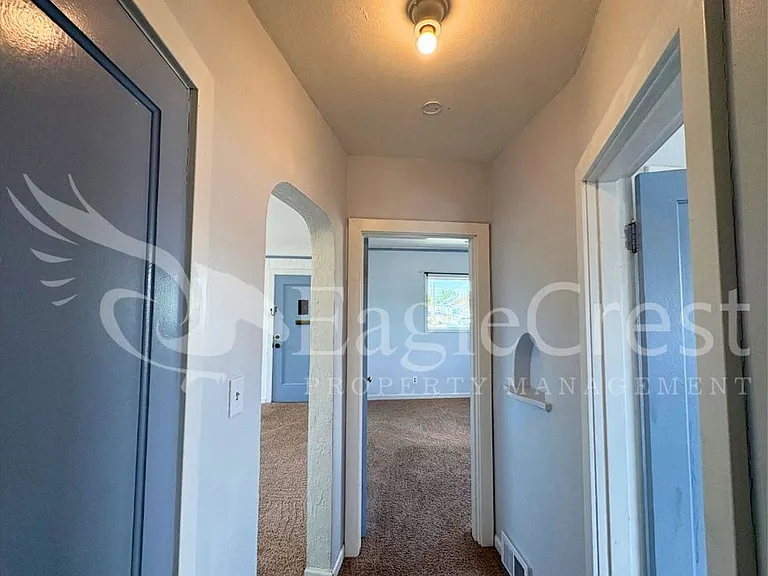 1001 W Chestnut St — Photo 22