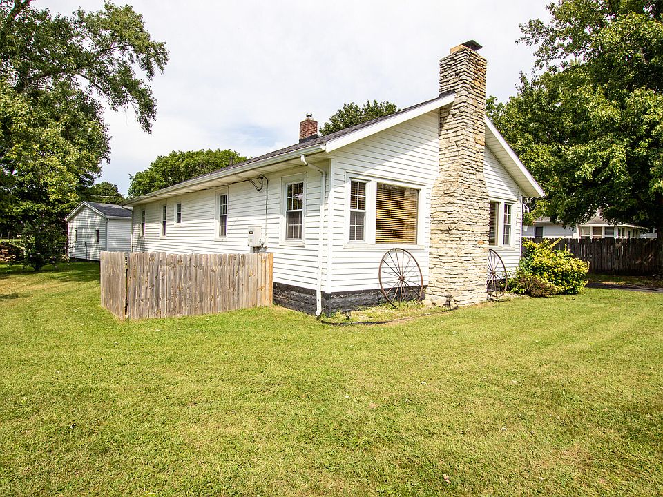 1st image of 207 E Bertrand Rd