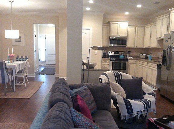 3rd image of 603 Reserve Ln