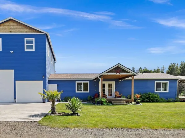 205 9th St NW, Long Beach, WA 98631
