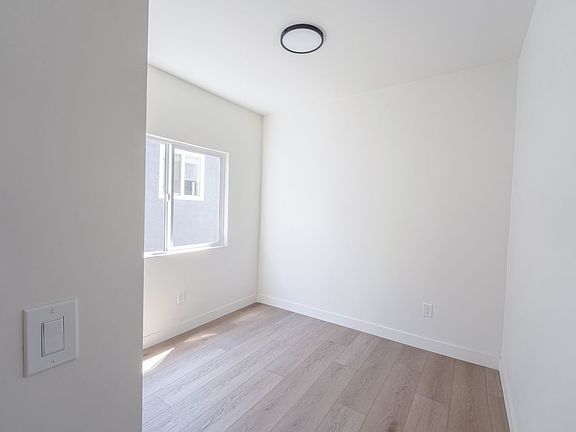 5th image of 2860 Webster Ave #2860