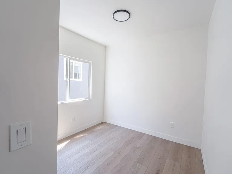 2860 Webster Ave — Photo 5