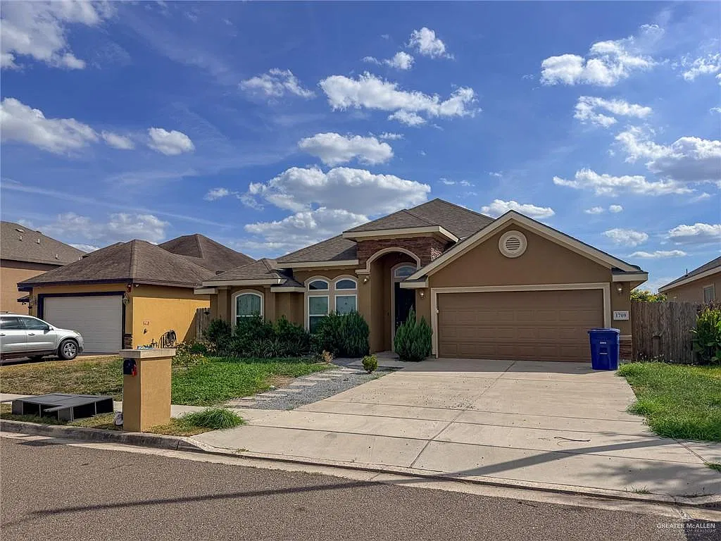 3 bed, 2.0 bath, 2159 sqft, $2,200 — Photo 2