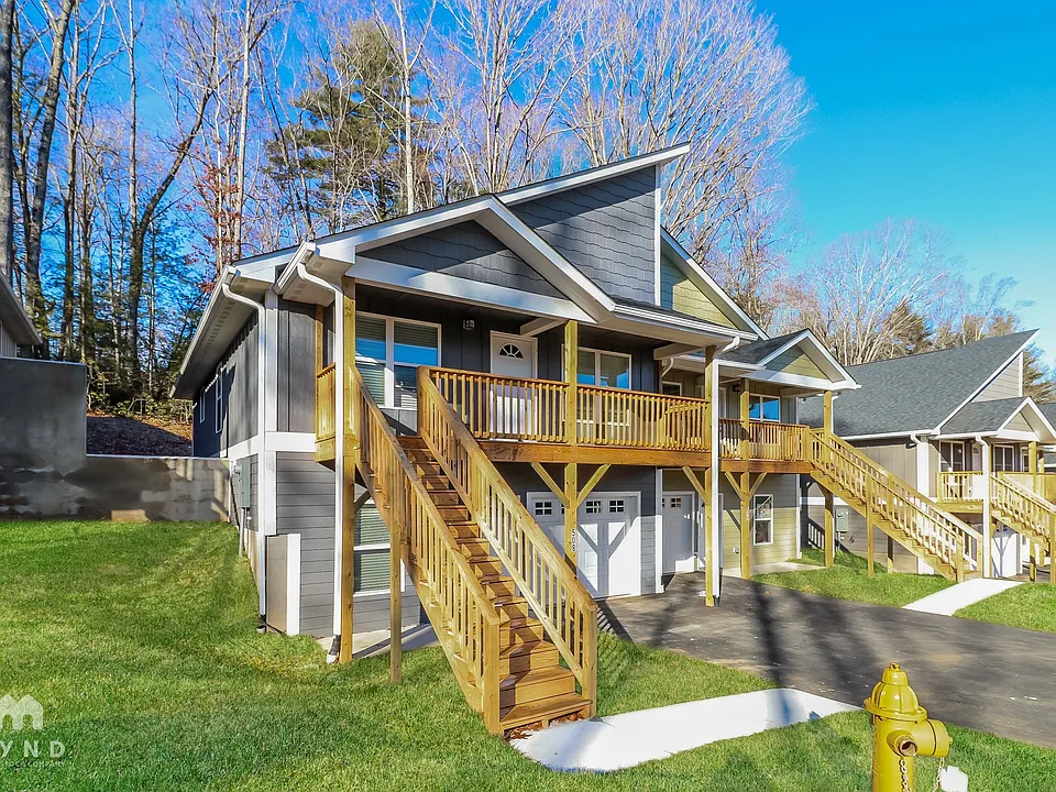 440 Little Sycamore Ln