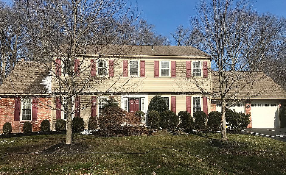 2nd image of 324 Robin Hood Dr