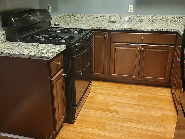 3050 Pineview Ct NE — Photo 5