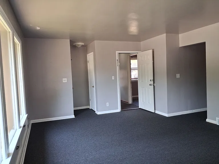 7106 W Congress St — Photo 6