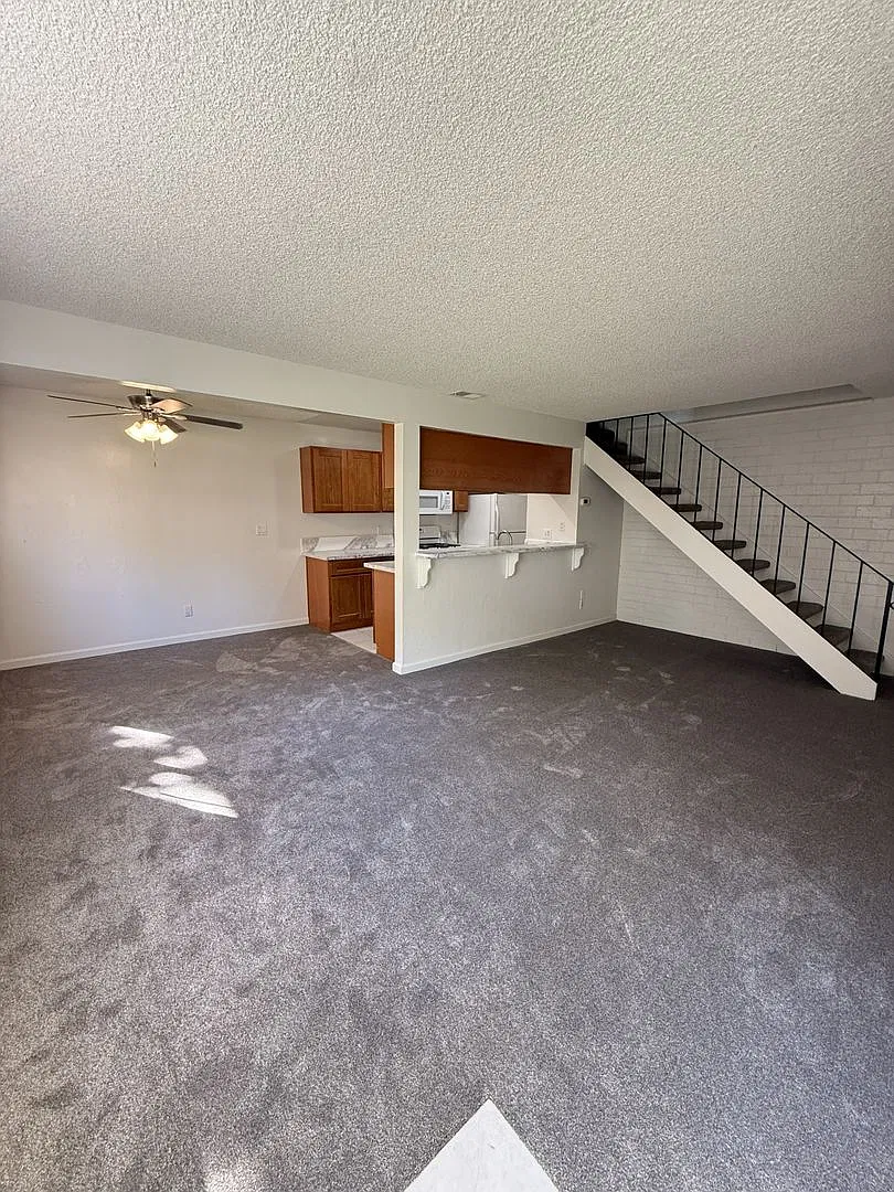 Newly Updated 2 bedroom 1 Bathroom Condo — Photo 3
