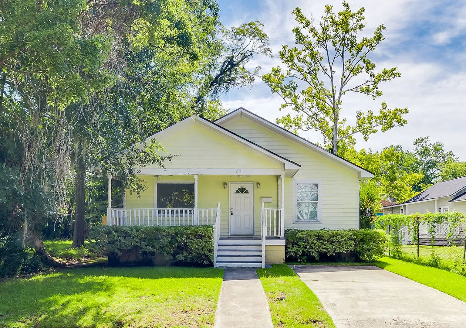 SCAD-Friendly 3BR Home Near Bus Route Perfect for Roommates — Photo 1