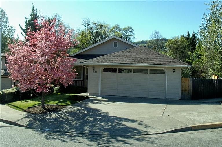 2nd image of 1524 NW Thompson Way