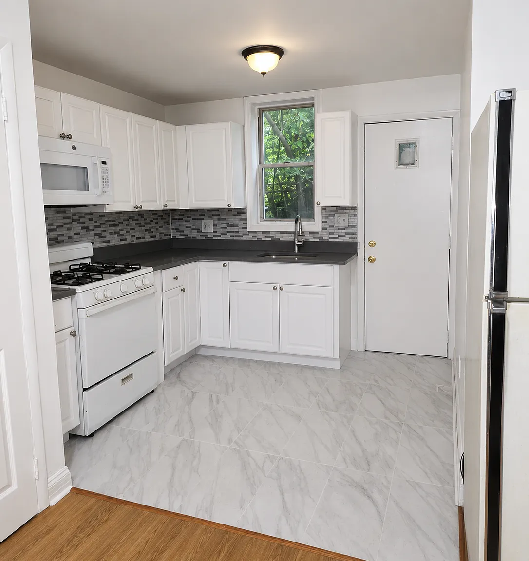 2 bed, $1,300 — Photo 1